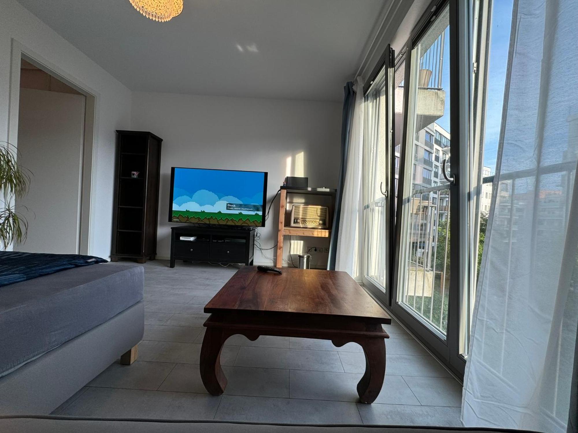 Séjour chez l'habitant Luxus In Mitte Mit Laptop, Grossem Tv, Neuem Bett Und Privatem Badezimmer