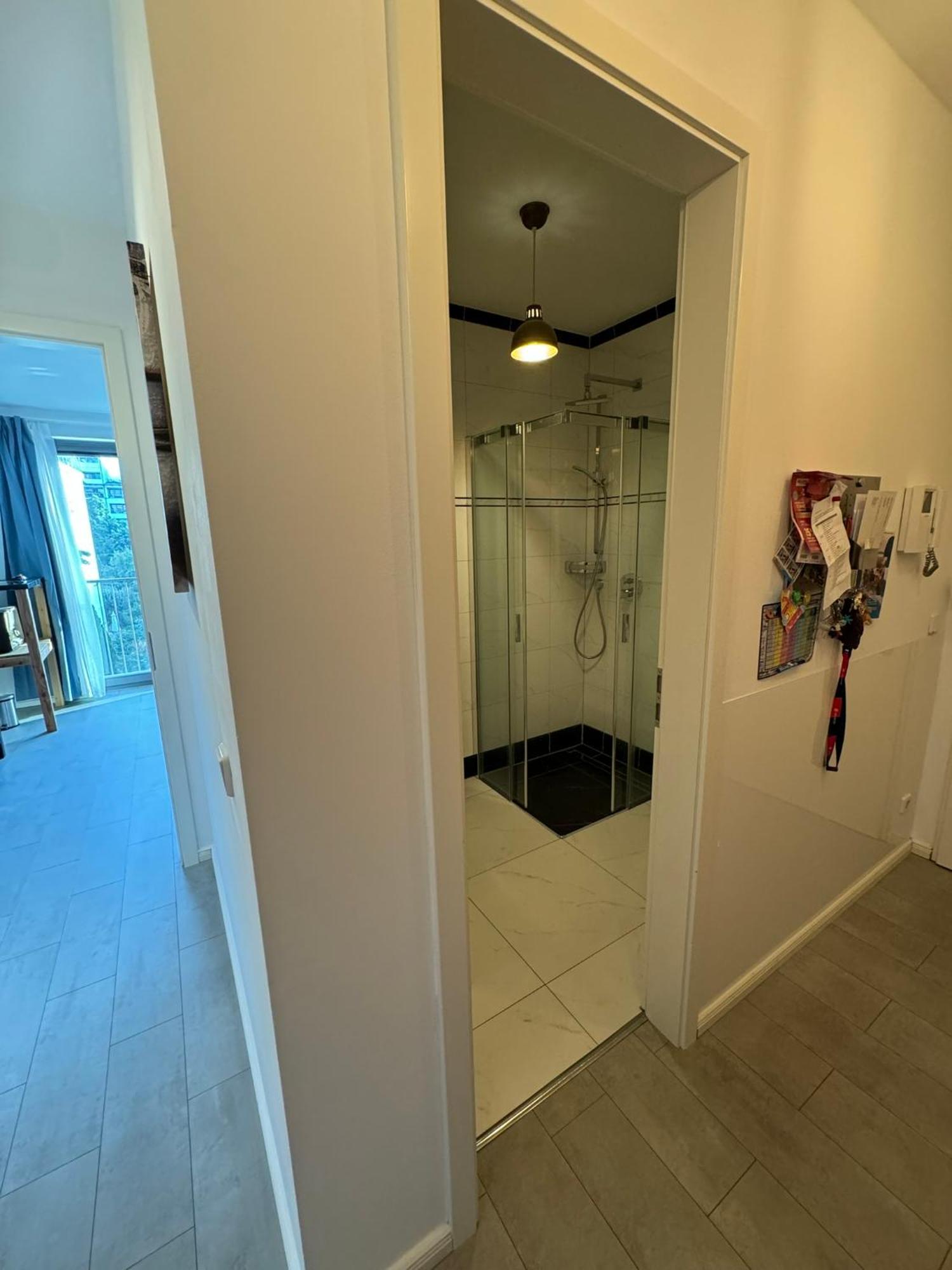 Séjour chez l'habitant Luxus In Mitte Mit Laptop, Grossem Tv, Neuem Bett Und Privatem Badezimmer