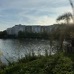 Luxus In Berlin Mitte Mit Laptop, Grossem Tv, Neuem Bett Und Privatem Badezimmer